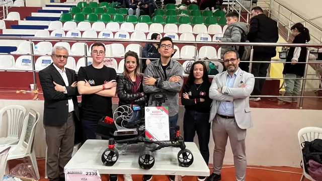 Fibonacci Uluslararası Robot Yarışmasında 1.-1