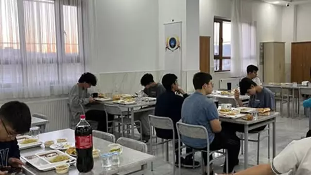 ILGIN TİCARET BORSASI FEN LİSESİ ÖĞRENCİLERİNE İFTAR PROGRAMI03