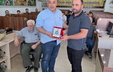 2026 YILI İLK MAHSÜL GETİREN ÜRETİCİMİZİN HEDİYESİ TAKTİM EDİLDİ